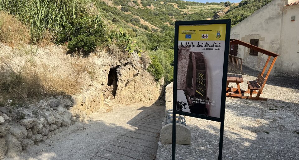 Inizio del sentiero presso Fonte Barca – ingresso alla valle dei mulini.